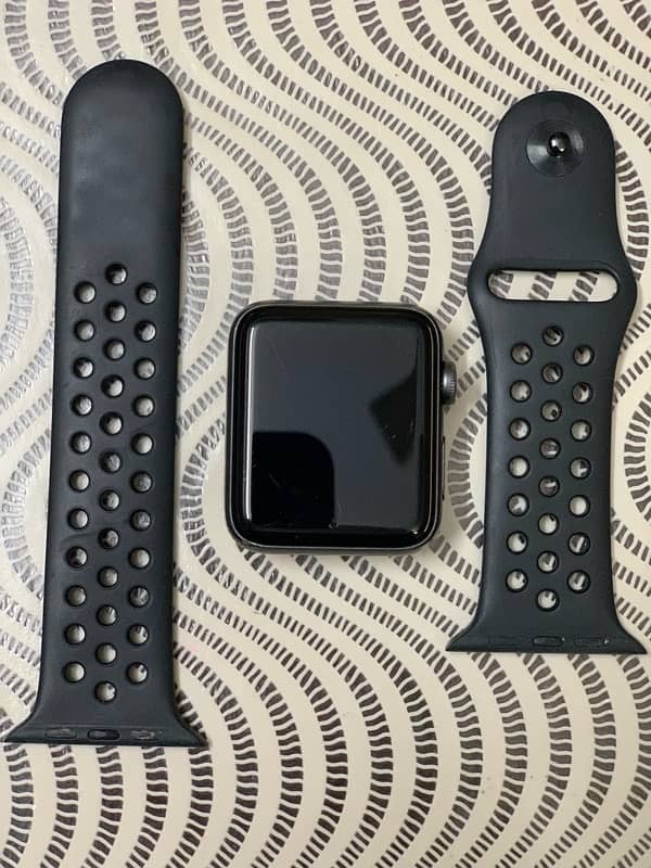 Apple Watch Series 3 (42mm case aluminium) 0