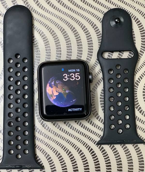 Apple Watch Series 3 (42mm case aluminium) 1