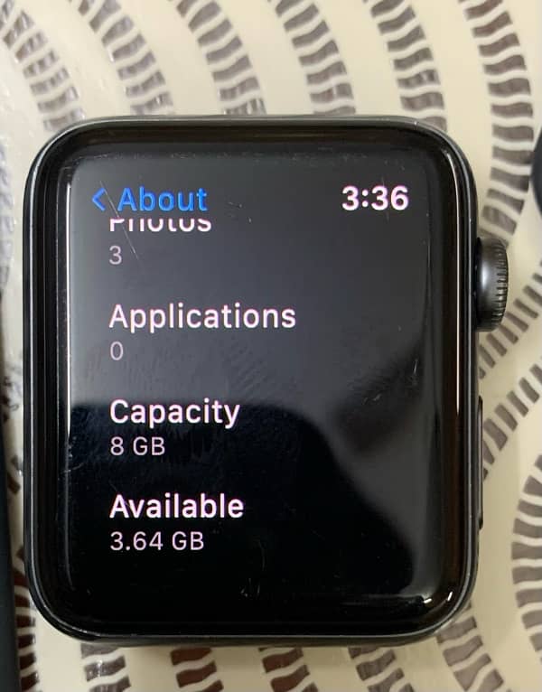 Apple Watch Series 3 (42mm case aluminium) 4