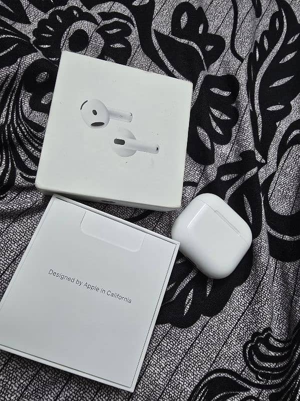 Airpods 4 active noise cancelation just box opened 0