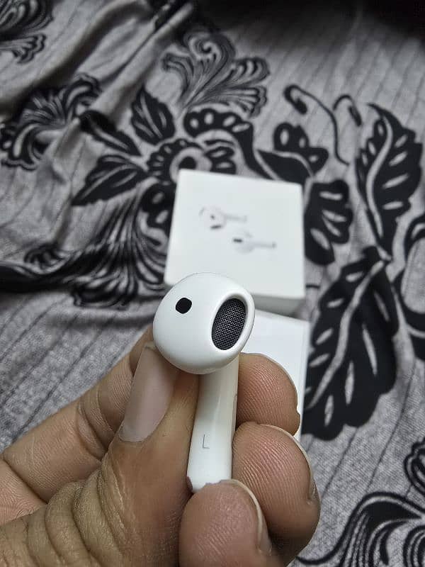 Airpods 4 active noise cancelation just box opened 2