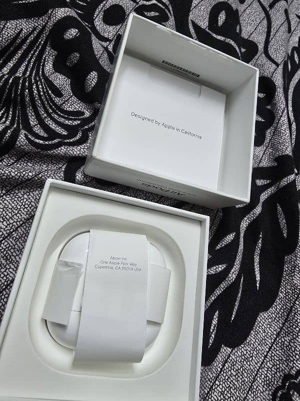 Airpods 4 active noise cancelation just box opened 3