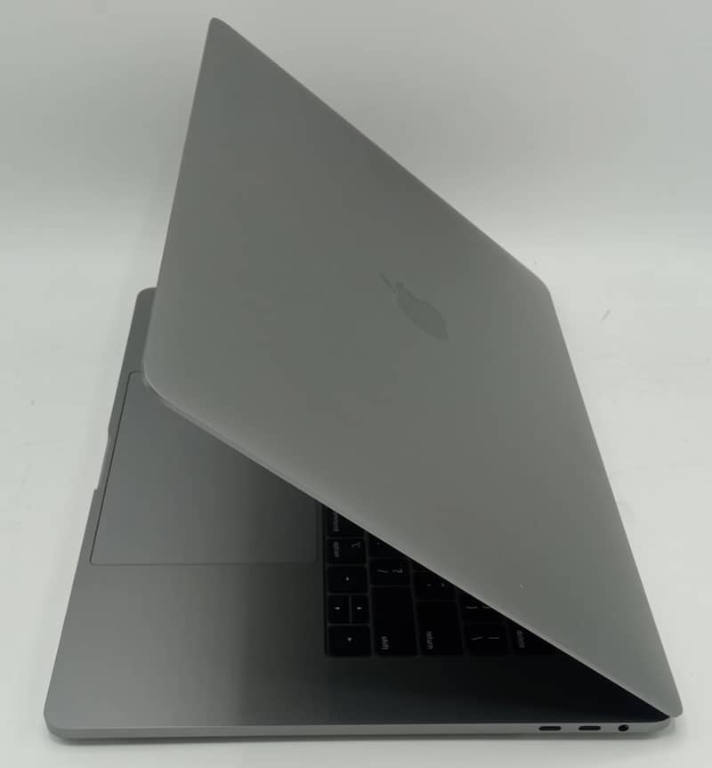 Macbook Pro 2018 15inc i7 2.6G 4GB Card 16/512GB i7 Quantity Available 4