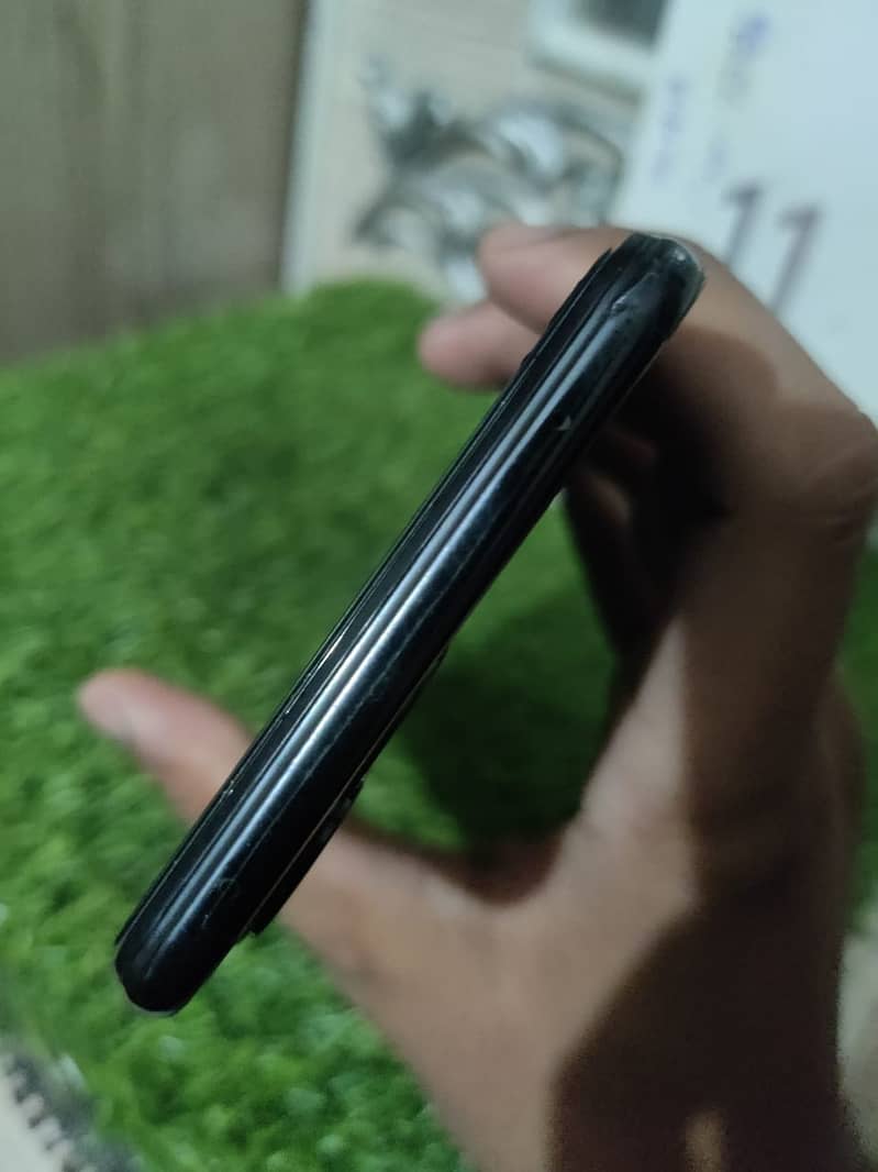 Xiaomi Mi 11 lite 6/128. / OnePlus 7 pro 8/256 6