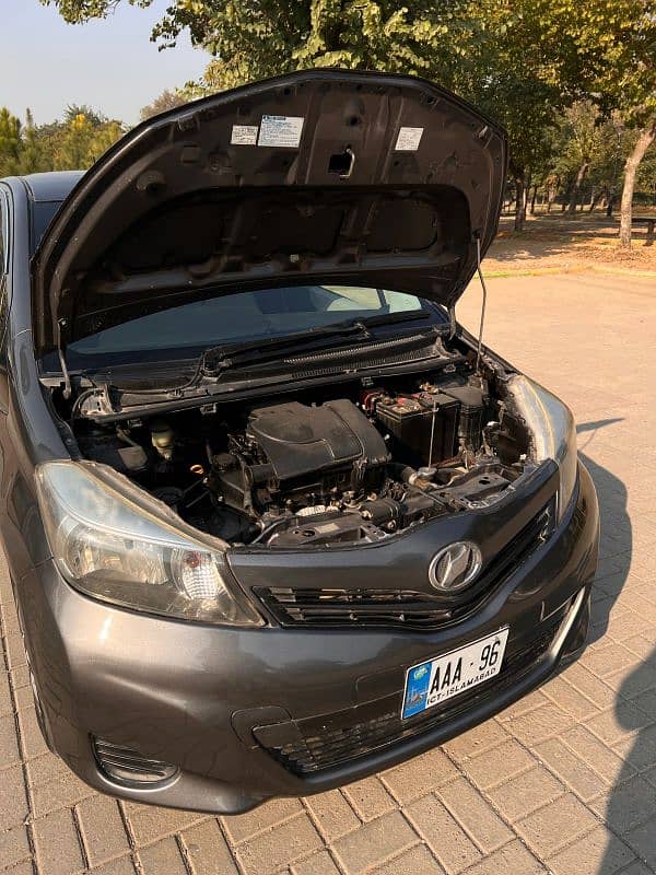 Toyota Vitz 2012, Islamabad registered for sale 8