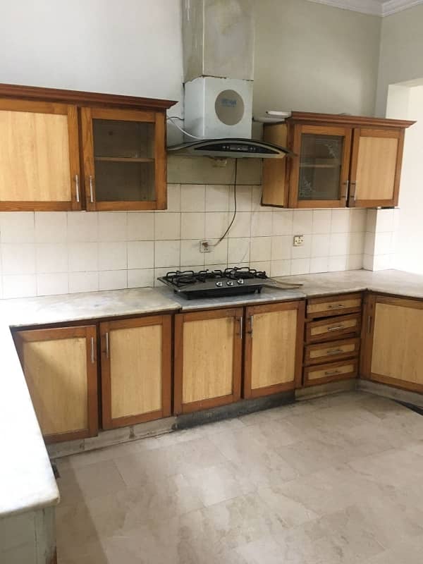 2 KANAL UPPER PORTION IS AVAILABLE FOR RENT IN JOHAR TOWN LAHORE 1