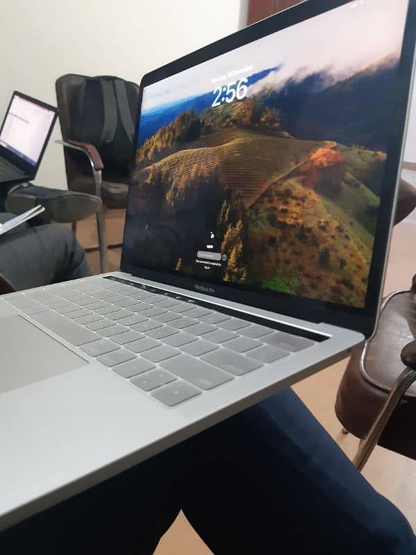 apple Macbook pro 2019 model 4