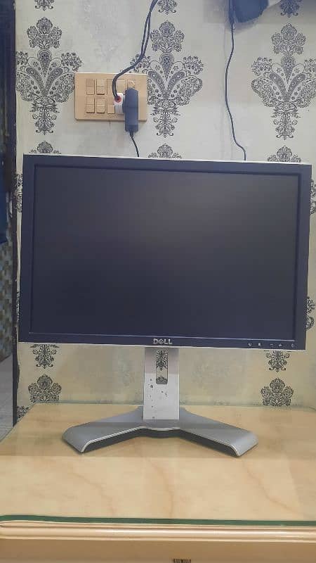 DELL 21 Inch Computer LCD Monitor with 360° moveable stand 0