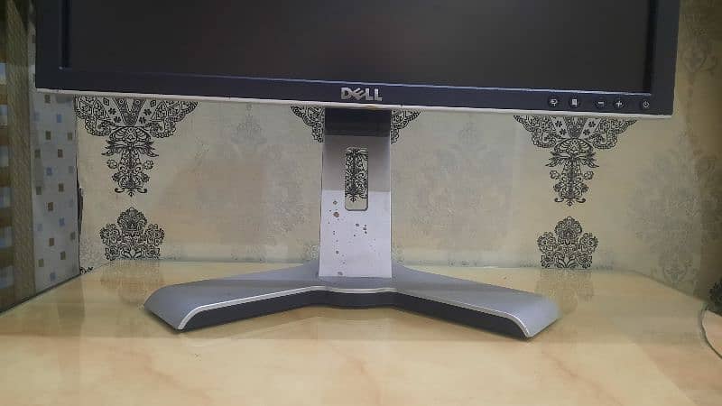 DELL 21 Inch Computer LCD Monitor with 360° moveable stand 3