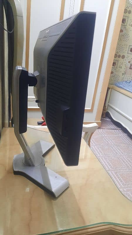 DELL 21 Inch Computer LCD Monitor with 360° moveable stand 4