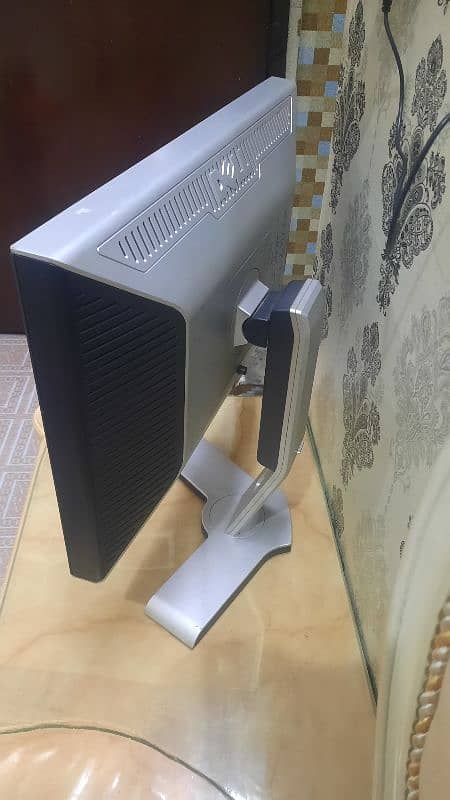 DELL 21 Inch Computer LCD Monitor with 360° moveable stand 5