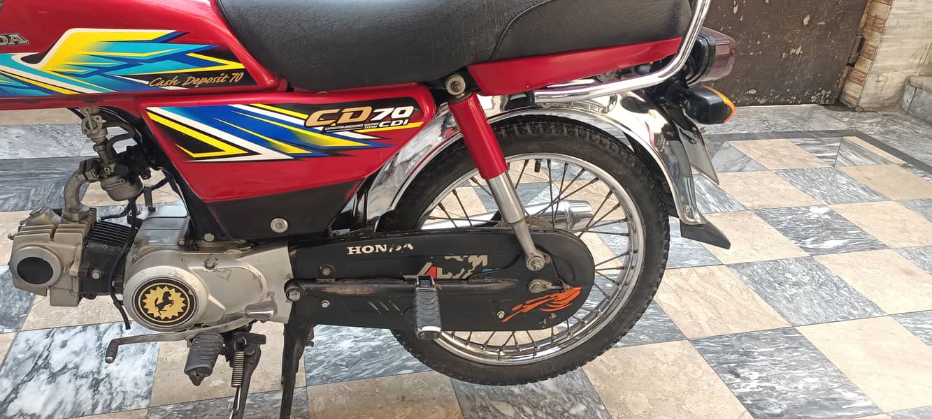 I am selling Honda CD 70 2021 model lush condition 2