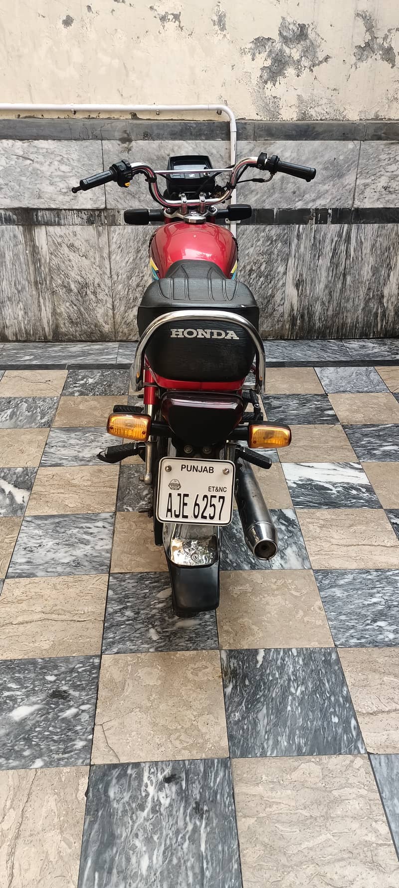 I am selling Honda CD 70 2021 model lush condition 4