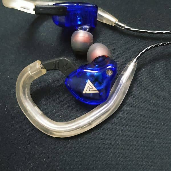 Aks in ears with hyper alpha 7.1 soundcard 1