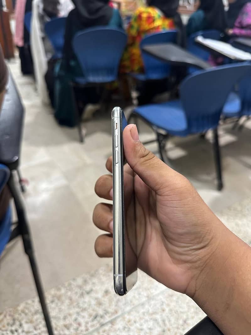 Apple iPhone X 5