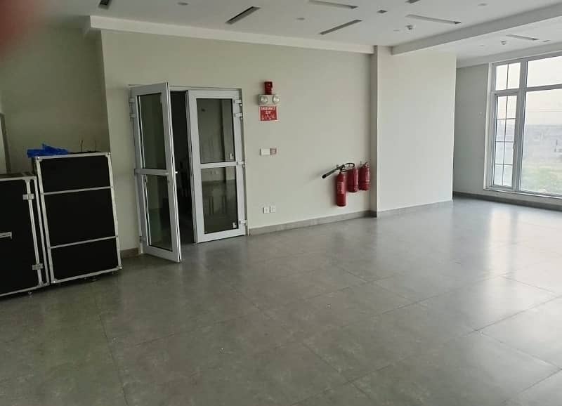 4 Marla 3rd Floor Office With Elevator For Rent In DHA Phase 6 Main Boulevard, Lahore. 2