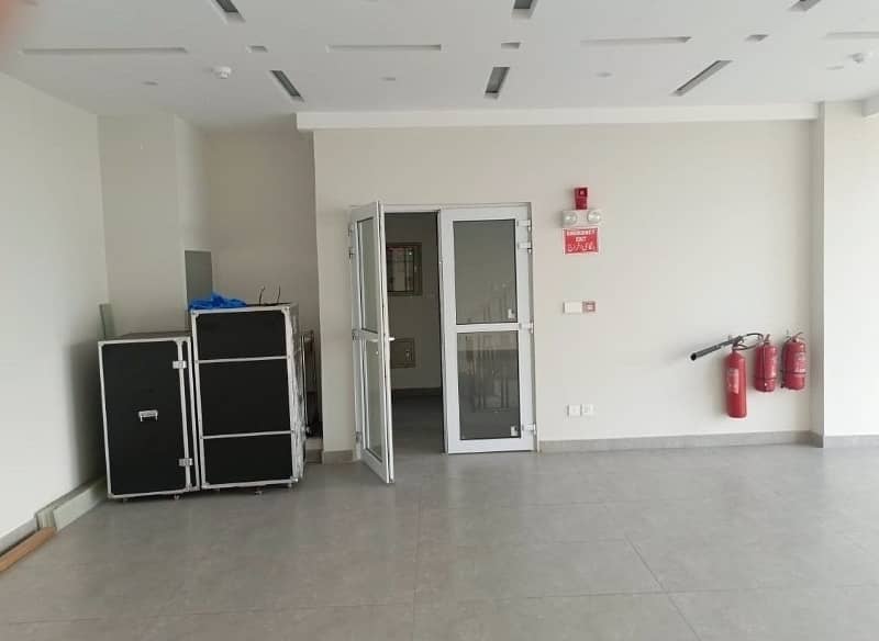 4 Marla 3rd Floor Office With Elevator For Rent In DHA Phase 6 Main Boulevard, Lahore. 4