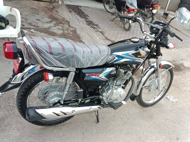 CG 125 Model 2025 km 200 2 keys 2 mirror available brand new condition 1