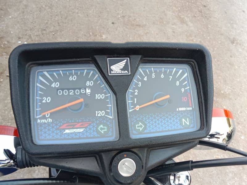 CG 125 Model 2025 km 200 2 keys 2 mirror available brand new condition 6