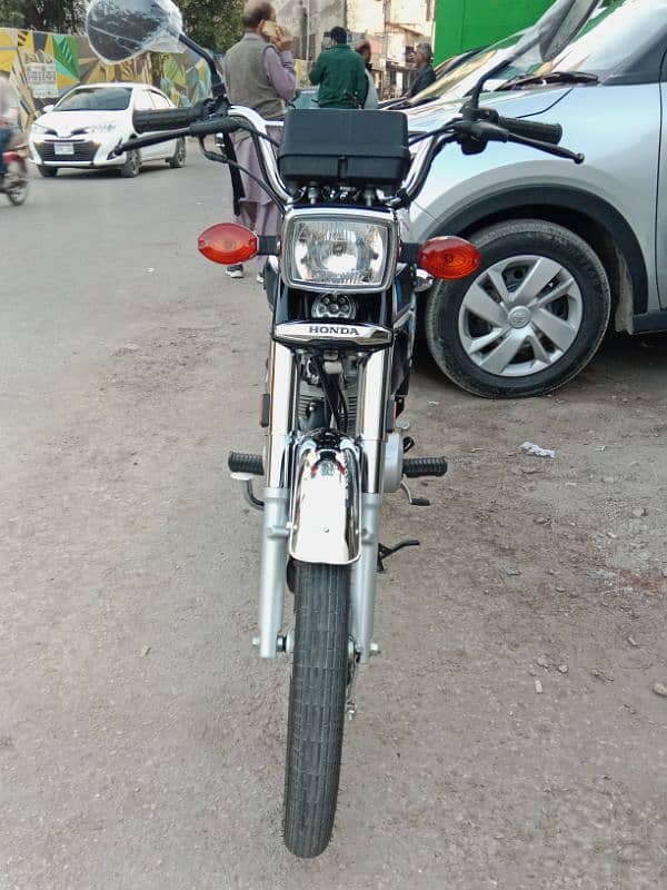 CG 125 Model 2025 km 200 2 keys 2 mirror available brand new condition 7