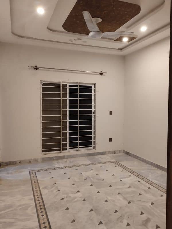 5 Marla upper portion available for rent in Gulraiz phase 4 3