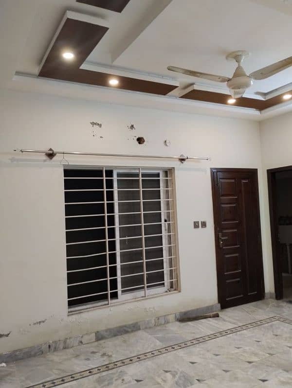 5 Marla upper portion available for rent in Gulraiz phase 4 4