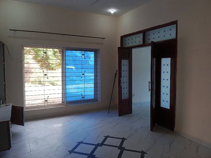 Neat And Clean Flat Available Near UCP University And Shokat Khanum Hospital 0