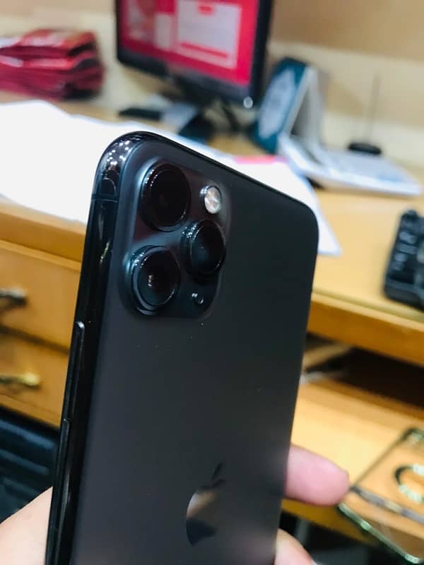 iphone 11 pro max Dual PTA Approved 1