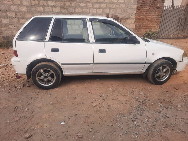 Suzuki Cultus 2004 Genuine white color 7