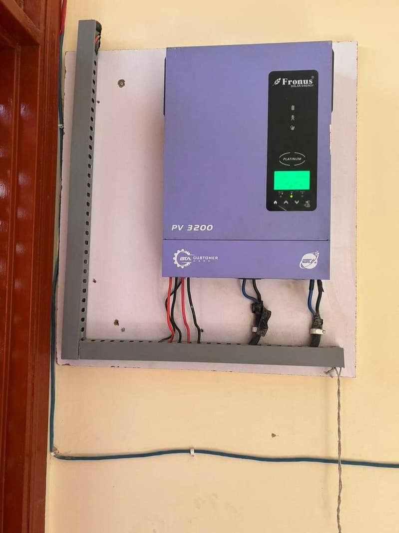 Fronus 3KW Inverter in Cheap Price 9/10 Condiition 1