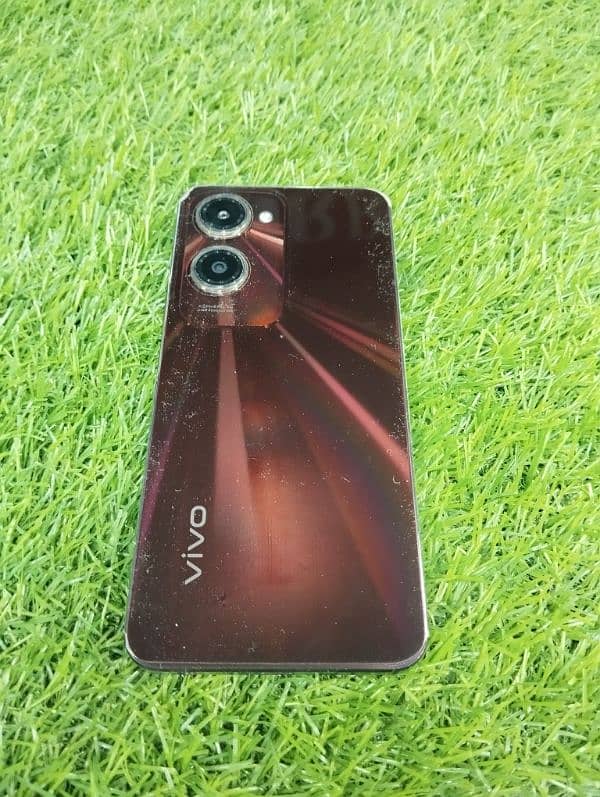 vivo y18 4/128 only month used need for Cash 1