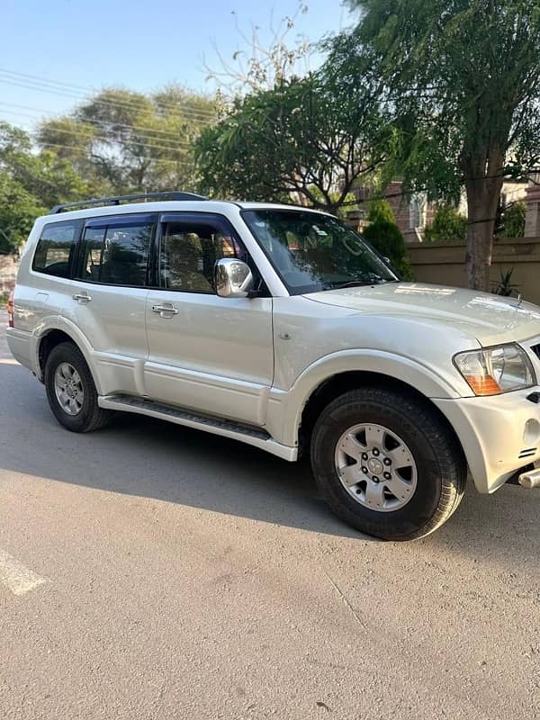 Mitsubishi Pajero 2004/2005 1