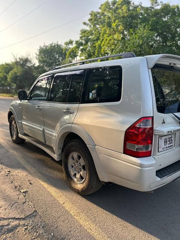 Mitsubishi Pajero 2004/2005 4