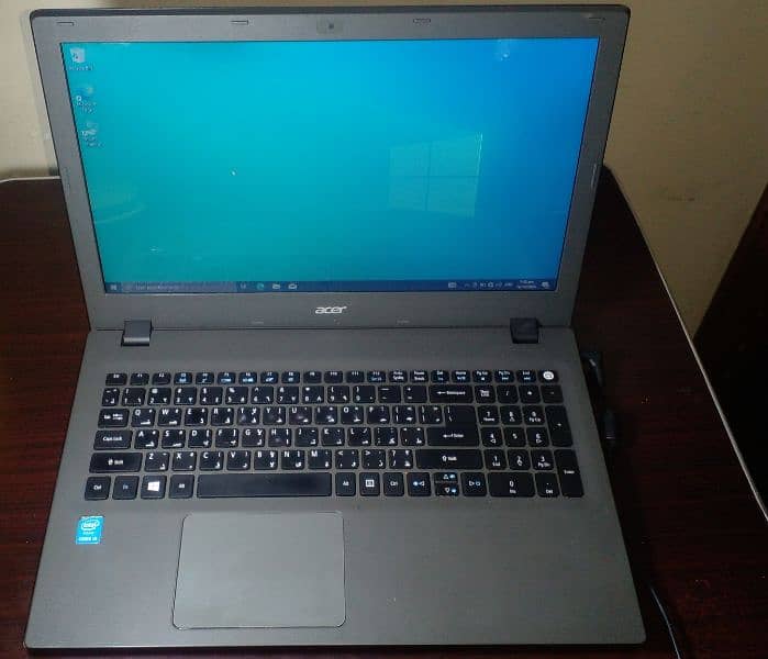 Acer Aspire E5-273 | 10/10 Condition | Intel i3-4th Gen | 240GB SSD 1