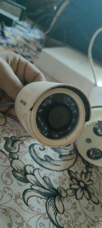 hikvision DVR 8 camera wla+ Samsung LCD + wire's+connecter+ All saman 6