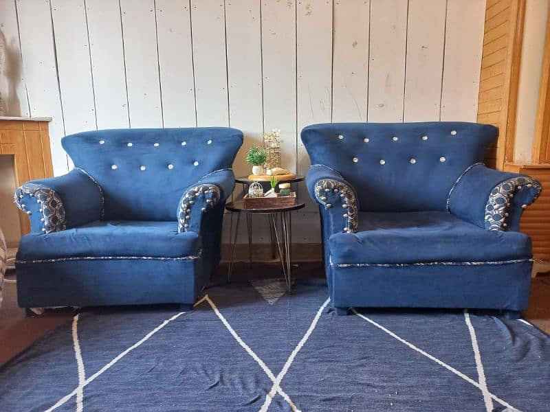 Blue sofa velvet posh 1