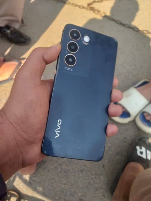 Vivo Y 100 0