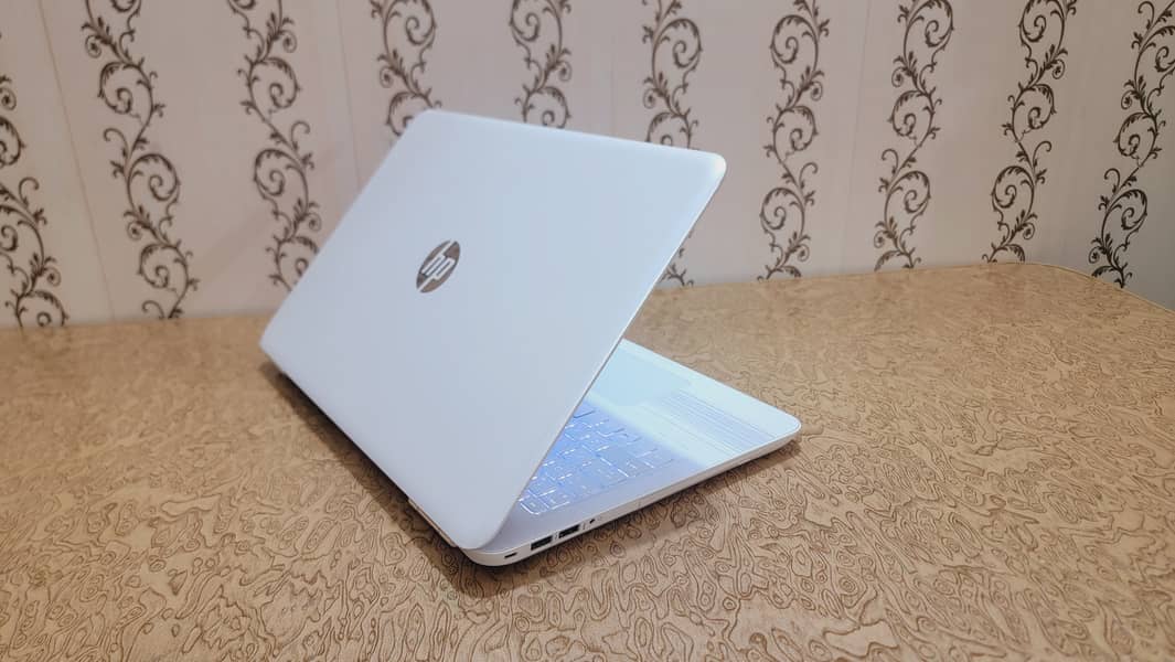 HP Pavilion | Core i5, 7th Gen 12