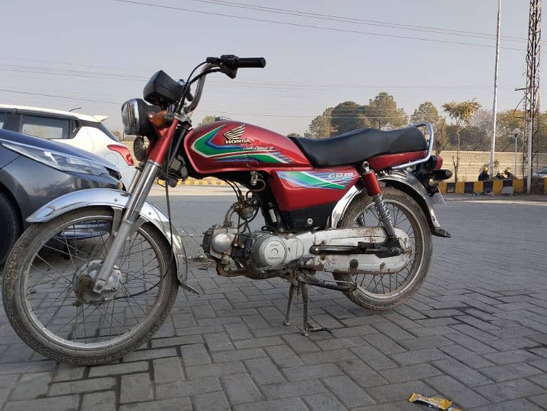 I am selling my honda 70 at very reasonable price 4