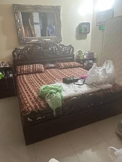 Bedroom set available to sale