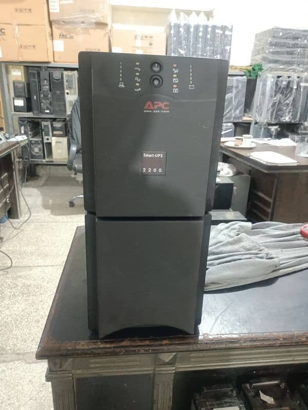 APC Smart-UPS 2200VA USB & Serial 230V 0