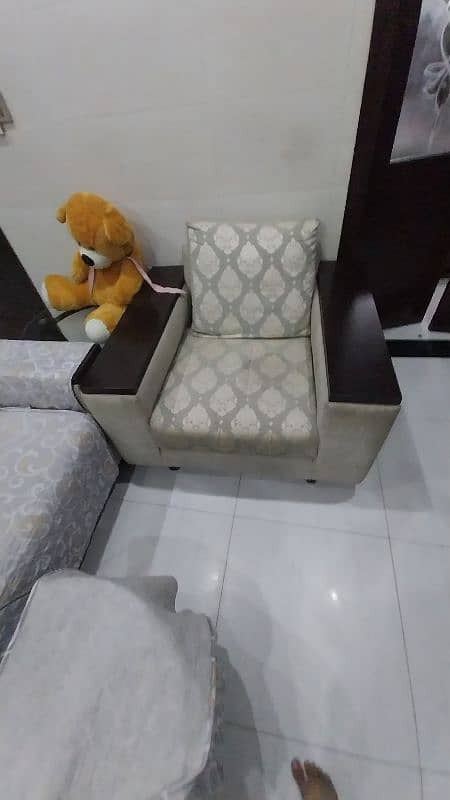 3 AND 1 SEATER SOFA FOR SALE. 4