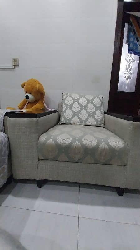 3 AND 1 SEATER SOFA FOR SALE. 5