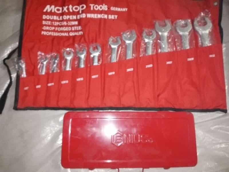 Maxtop tools and ENIUS 20 piece hand socket and Mini Car  two sitter . 2