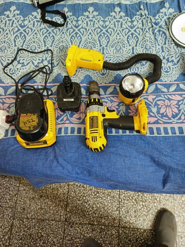 DeWalt Cordless drill ,DeWalt charging light ,torch ligt,one charger 0