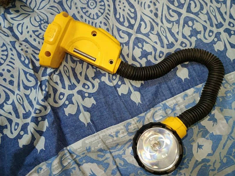 DeWalt Cordless drill ,DeWalt charging light ,torch ligt,one charger 1