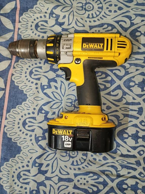 DeWalt Cordless drill ,DeWalt charging light ,torch ligt,one charger 4