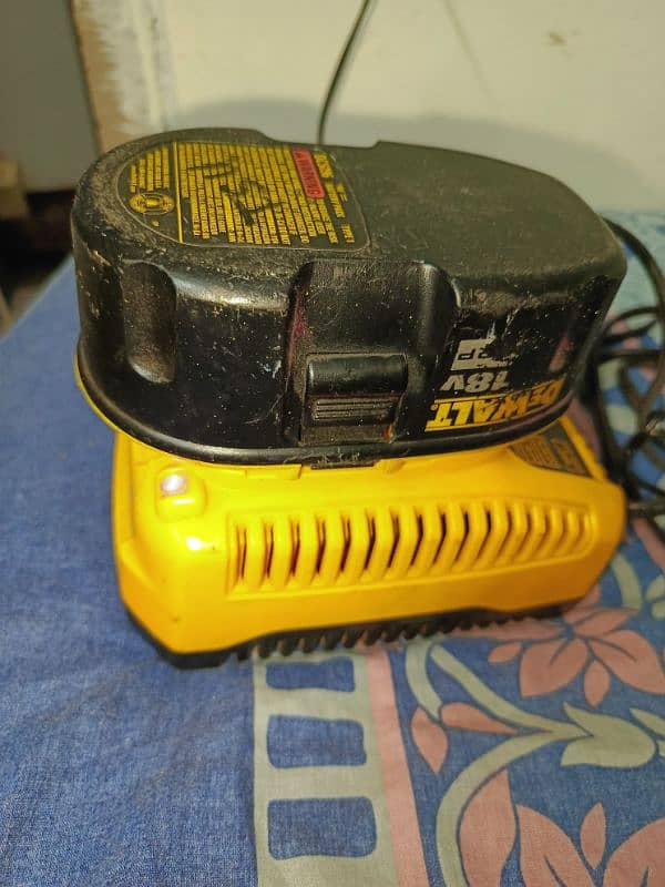 DeWalt Cordless drill ,DeWalt charging light ,torch ligt,one charger 6