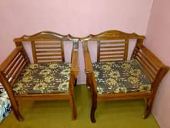 5 seater sofa set with kushans and table