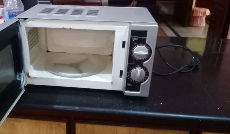 Dawlance microwave 1